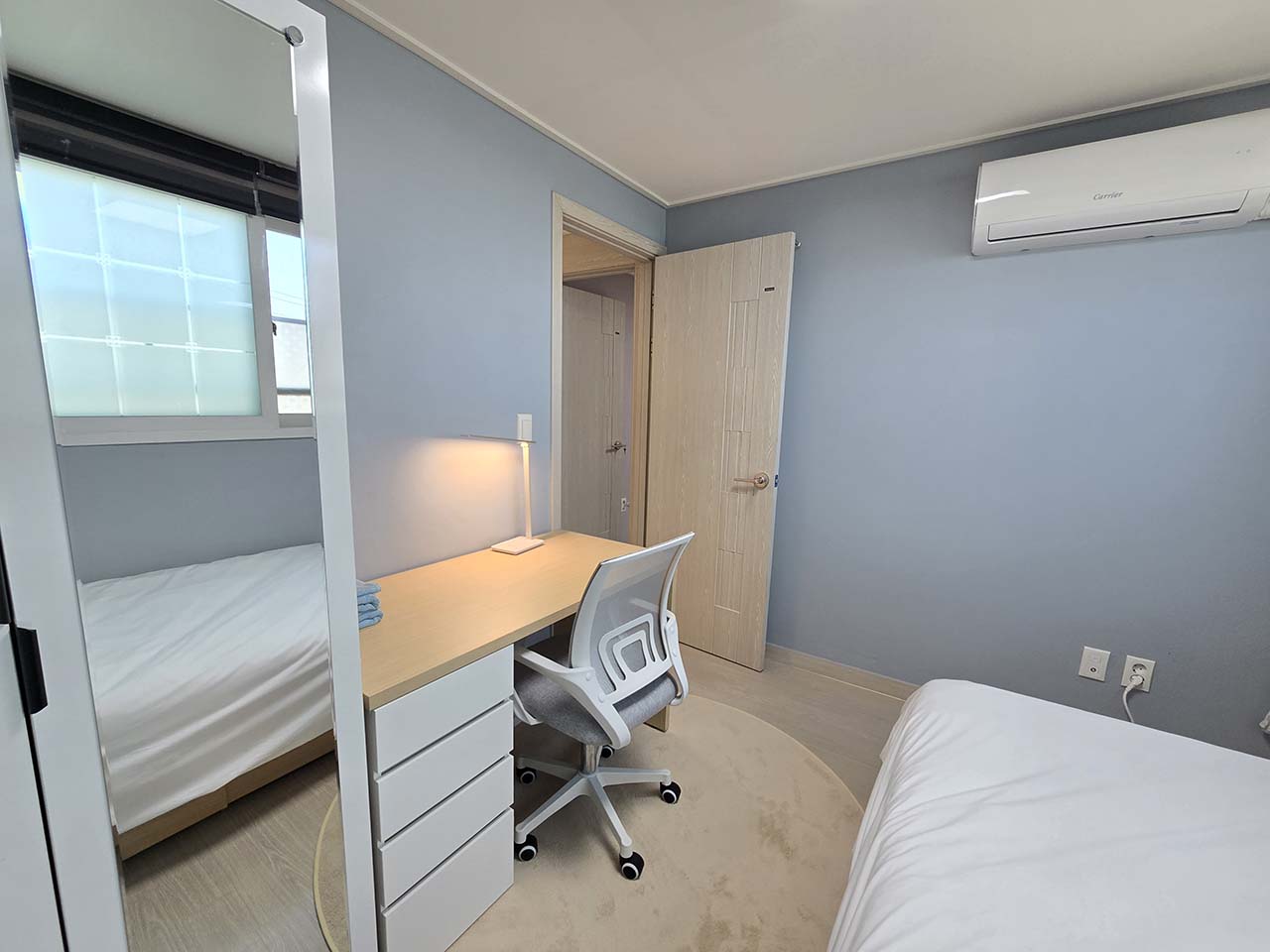 Bureau de la Chambre Confort A à Hongdae (sortie 3)