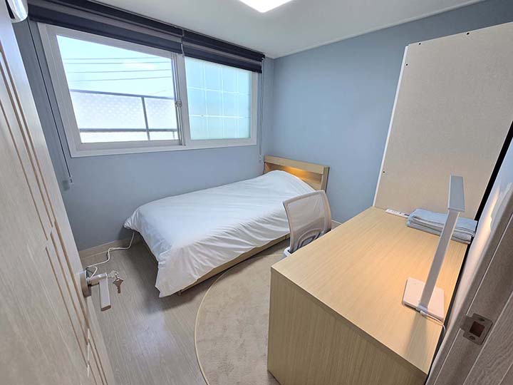 Chambre Confort A à Hongdae (sortie 3), Séoul – bureau et rangements