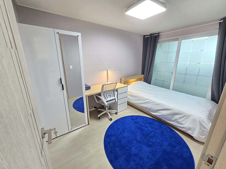 Chambre Confort B à Hongdae (sortie 3), Séoul – espace de travail et rangements
