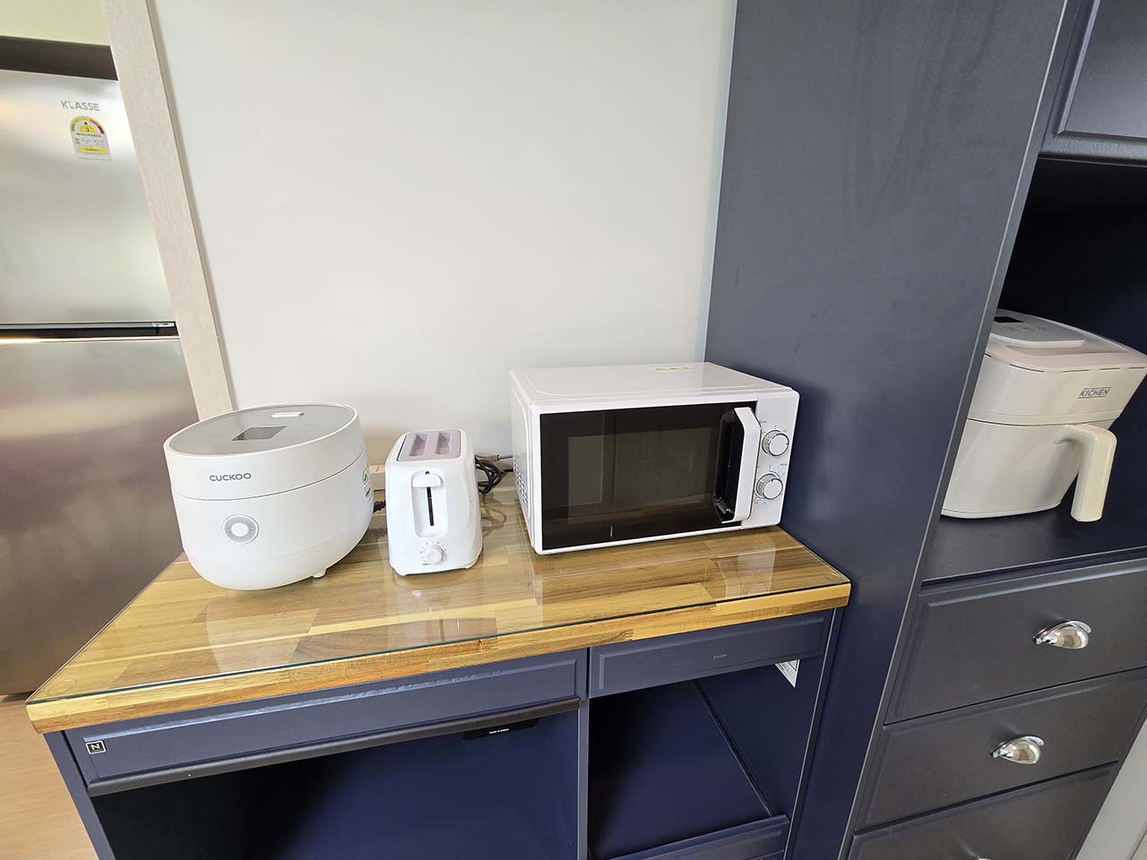 Électroménager de la cuisine partagée dans la sharehouse à Hongdae