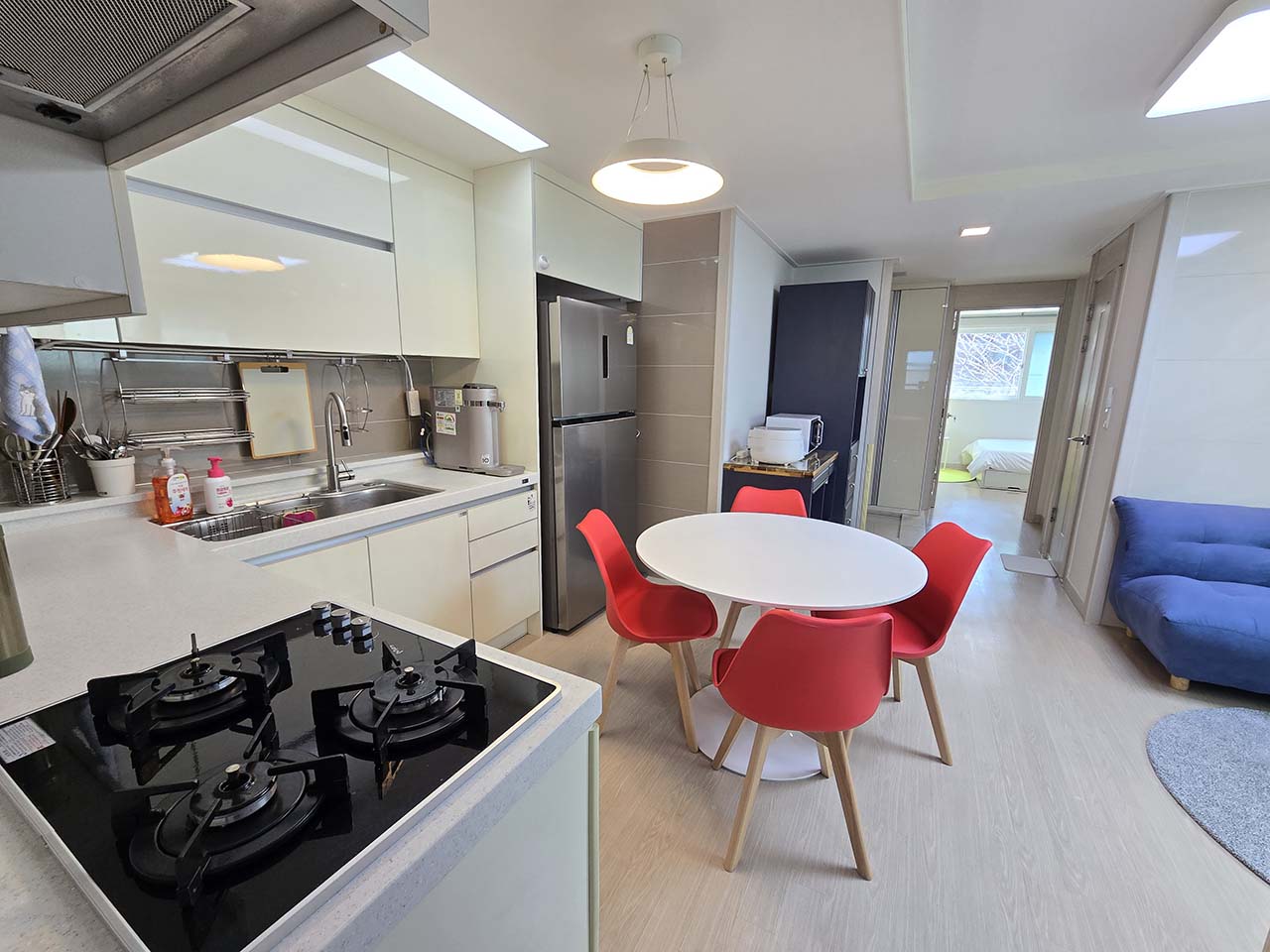 Plaques de cuisson dans la cuisine partagée de la sharehouse à Hongdae