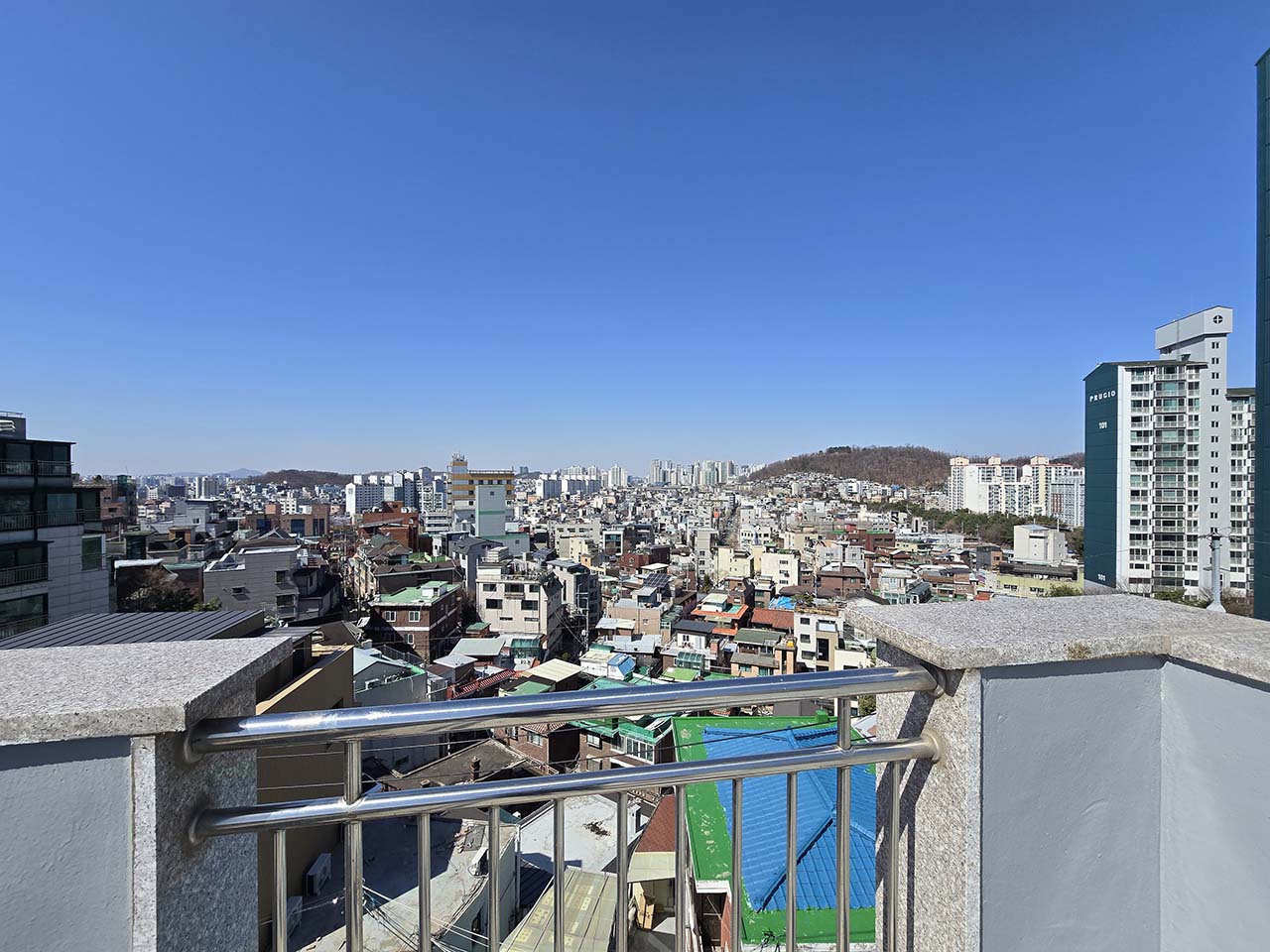 Vue panoramique depuis le rooftop de la sharehouse à Hongdae