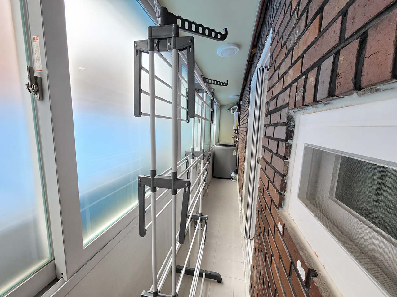 Balcon avec machine à laver de la sharehouse de Mangwon
